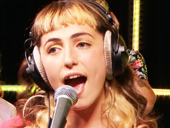 Sophie Straat bezingt gentrificatie en andere moderne problemen in smartlappen