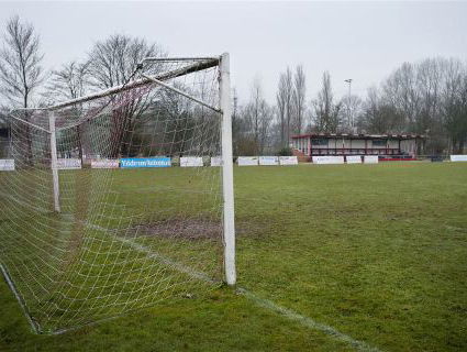 Zaandamse voetbalclub stelt douches beschikbaar voor leden