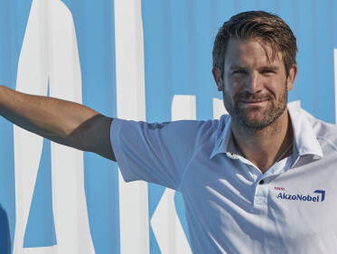 Een Ocean Race-boot dopen is nog best een secuur klusje