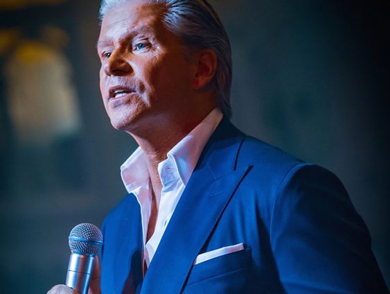 Dries Roelvink over vliegramp Tenerife: 'Die zes vrienden heeft hij nooit meer teruggezien'