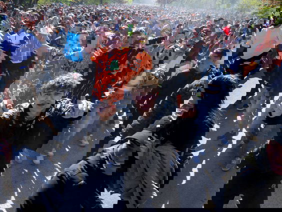 Zonnige Koningsdag leidt tot grote drukte in steden in hele land