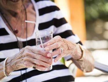 Rode Kruis: let extra goed op ouderen bij tropische hitte