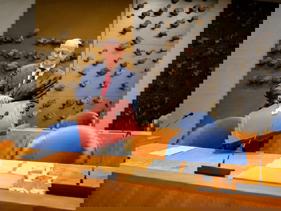 Waarom Grapperhaus plots met geld voor Julio Poch over de brug komt