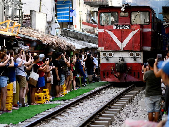 Sounds of Hanoi: treinstraat