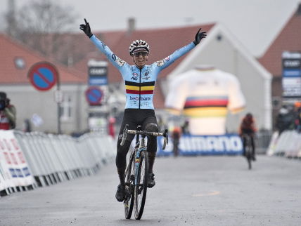 Strijd tussen Nederland en België bij WK veldrijden vrouwen