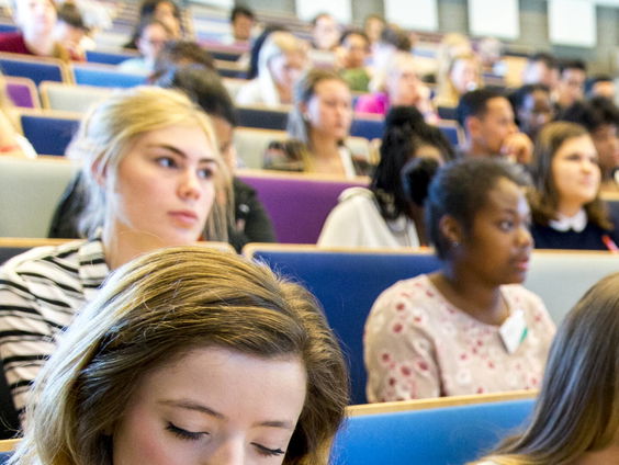 Studenten willen collegegeld terug