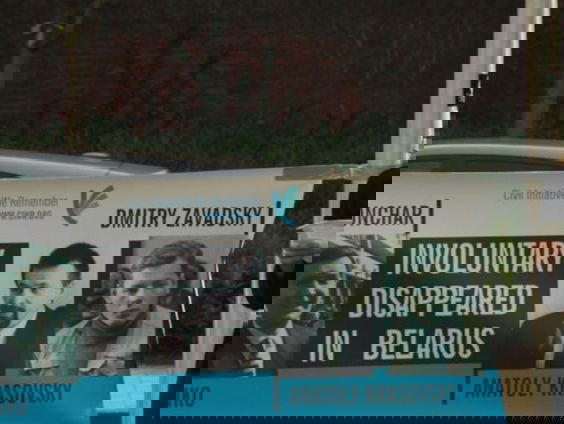 Valeriya Krasovskaya herdenkt ontvoerde vader onder het bewind van Loekasjenko