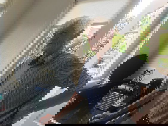 Charles de Koning trok bij zijn dementerende vrouw in