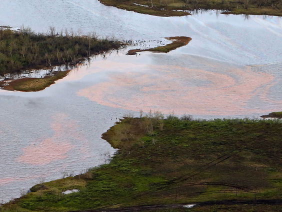 'ING en ABP moeten stoppen met investeren in bedrijf van Russische milieuramp'