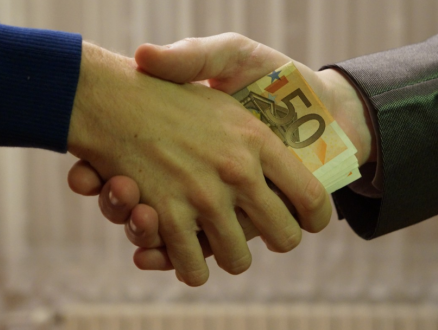 De jonge doctor: corrupte ambtenaren