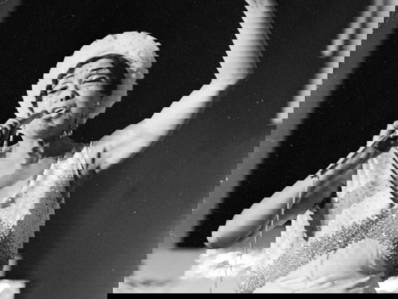 Erebegrafenis voor zangeres Josephine Baker, 45 jaar na haar dood