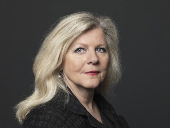 Kunststof - Hester Alberdingk Thijm, directeur AkzoNobel Art Foundation