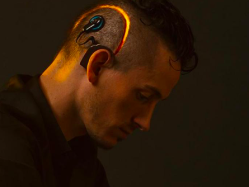 Dove Danser Cai Glover danst op muziek van dove componist Beethoven