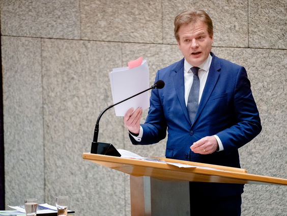 Gaan! Er zitten te veel theoretisch opgeleiden in de Tweede Kamer