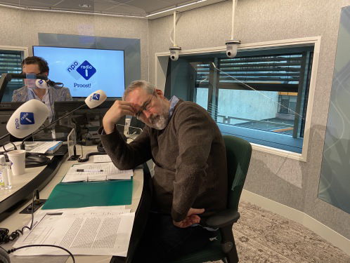 Ronald Giphart dicht met de luisteraar