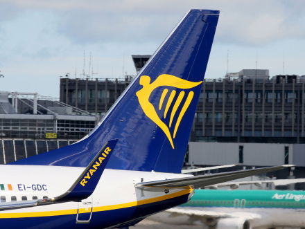Luchtvaartautoriteit dreigt Ryanair met juridische stappen