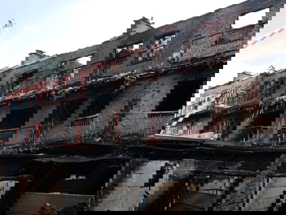 Veertig woningen Den Haag onbewoonbaar na grote brand