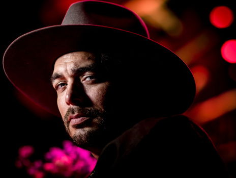 Songfestival: Lara is in Portugal en Pascal organiseert een kijkfeestje