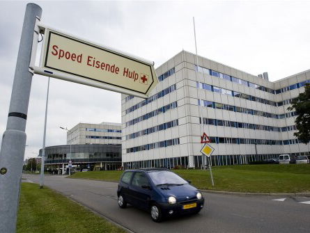 Kerstboom opgetuigd, nu alleen nog overstappen