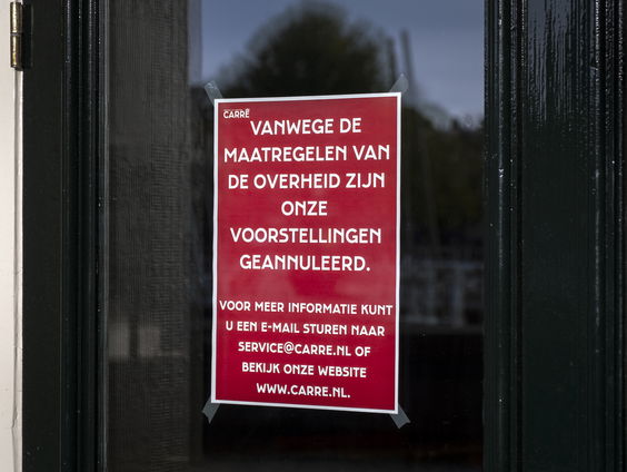 Maartje Wortel leest voor uit Turks Fruit