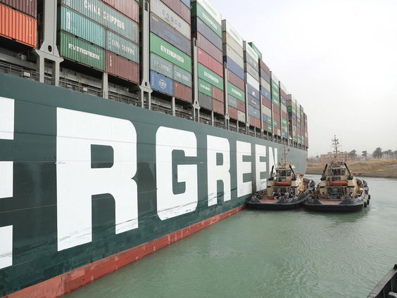 Suez-kanaal nog niet vrij, Boskalis aan het graven