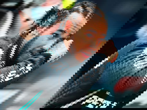 Hamilton pakt zevende wereldtitel in nat Turkije