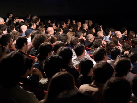 Veel besproken optreden Theo Maassen in Haarlem begonnen