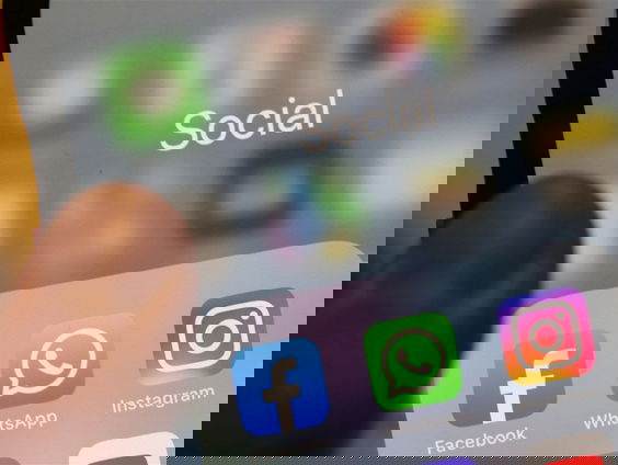 Hoe afhankelijk zijn we van social media?