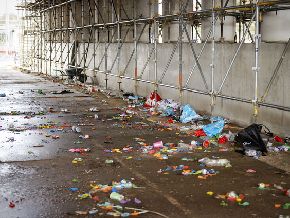 Waarom worden de illegale feestvierders niet beboet?