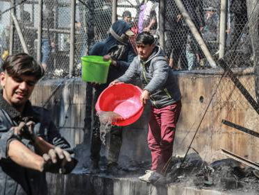Chaos in vluchtelingenkampen Griekse eilanden