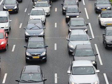 Waarom we nu toch weer massaal naar kantoor gaan en in de file staan