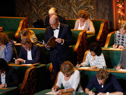 Omroep MAX wil Groot Dictee nieuw leven inblazen