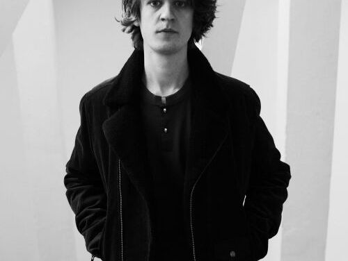 Livemuziek van singersongwriter Midas