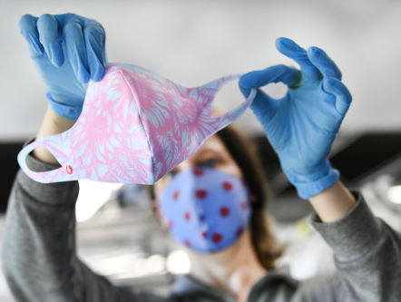 Naaiatelier De Knopendoos in Leerdam stikt al sinds half maart mondkapjes