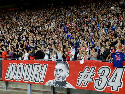 Eerder gehoord: Eerbetoon in Voetbalstadion