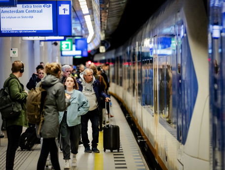 Reizen we liever met de auto of het openbaar vervoer?