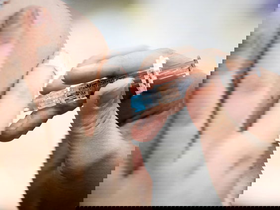 Kinderen uit risicogroepen krijgen coronaprik