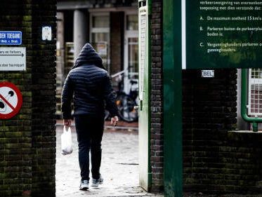 Stand.nl: Het kabinet onderschat de criminaliteit rond asielzoekerscentra