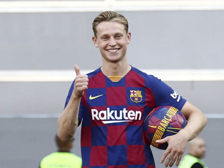 Frenkie de Jong gepresenteerd bij Barcelona: 'Emotioneel? Toch een beetje'