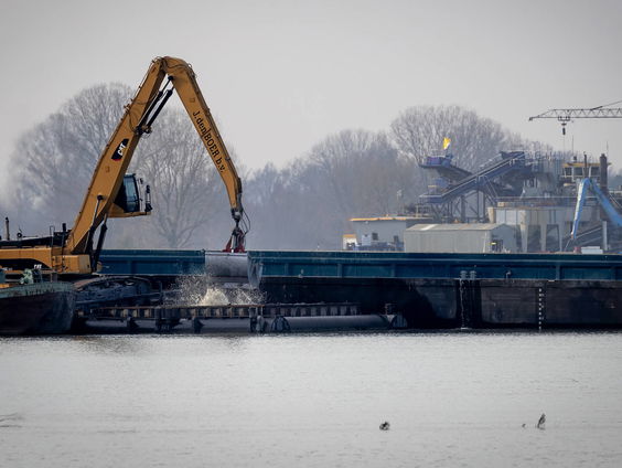 Kamerleden boos over invloed asfaltlobby bij storten giftig afval