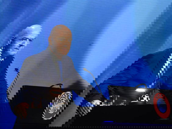 FIFA-voorzitter Infantino spreekt zicht uit tegen Super League