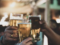 Is het eerlijk om alle leerlingen te straffen na drinkpartij tijdens schoolreis?