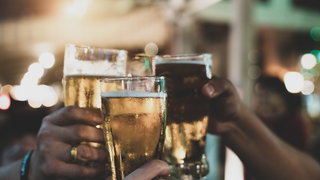 Is het eerlijk om alle leerlingen te straffen na drinkpartij tijdens schoolreis?