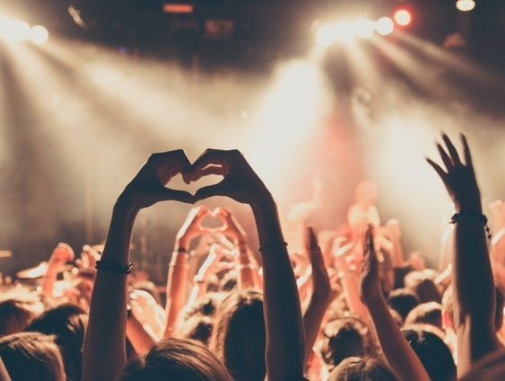 Feit of fictie: evenementenbezoekers komen nauwelijks in contact met anderen