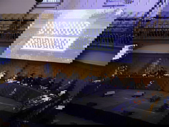 1e uur: genocide op de Oeigeren, propaganda vanuit het graf, de valkenjacht, en column Abdelkader Benali, OVT 12-12-21