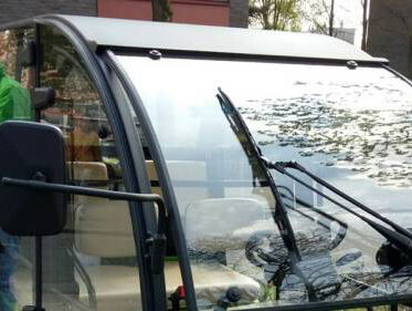 Golfkarretjes helpen ouderen in Utrecht op pad