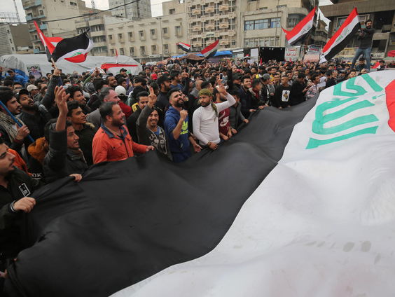 Ook 52 °C weerhoudt de Irakees niet van demonstreren