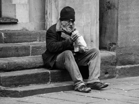 De Sheltersuit: een jas, tas en slaapzak voor daklozen