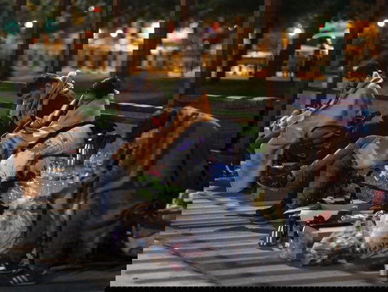 Het park van Izmir lag 's nachts vol met studenten