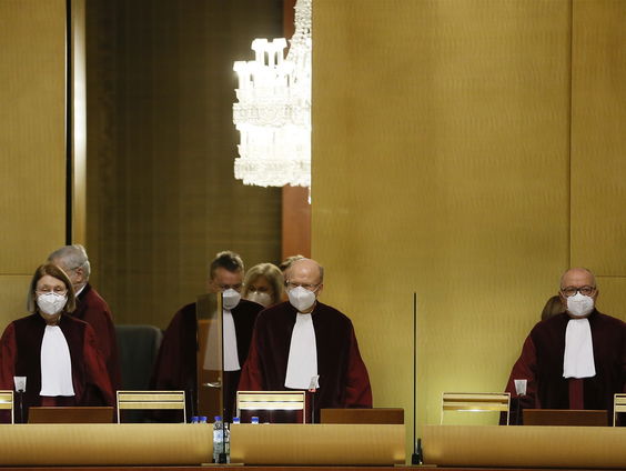 Wordt Polen eindelijk op vingers getikt voor uithollen van de rechtstaat?